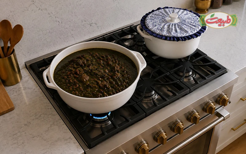 طرز تهیه قرمه سبزی؛ دستور کامل، مواد لازم و فوتوفن جا افتادن خورش 2 دستور پخت قرمه سبزی